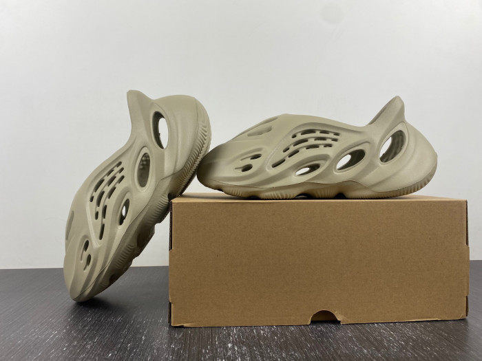 ad1d*s Y**zy foam rnr stone salt gv6840