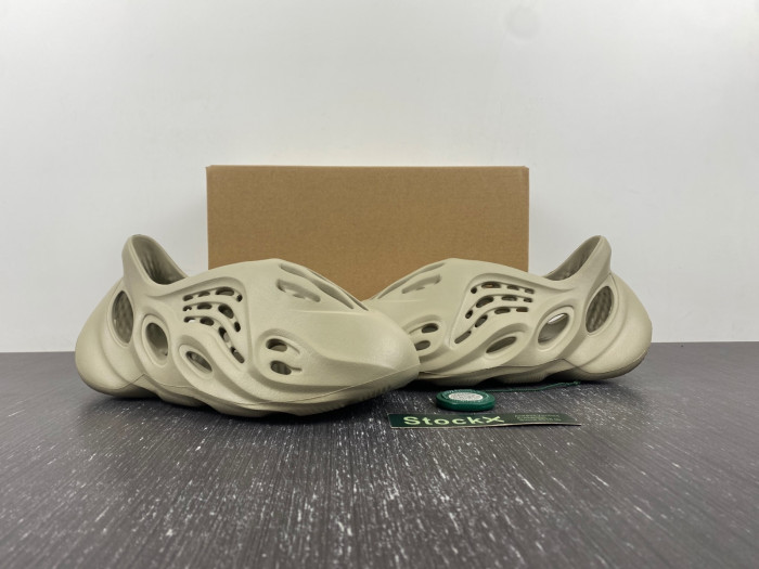 ad1d*s Y**zy foam rnr stone salt gv6840