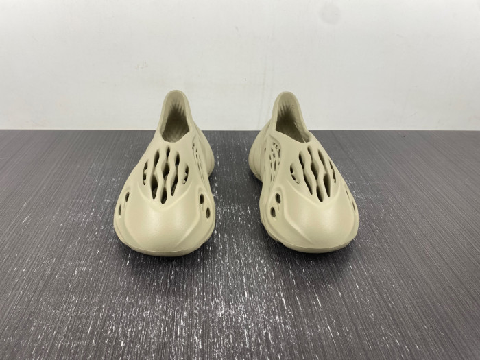 ad1d*s Y**zy foam rnr stone salt gv6840