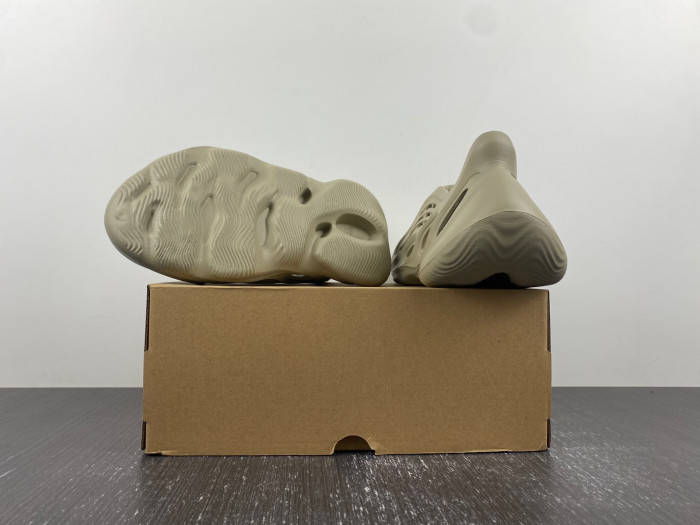 ad1d*s Y**zy foam rnr stone salt gv6840