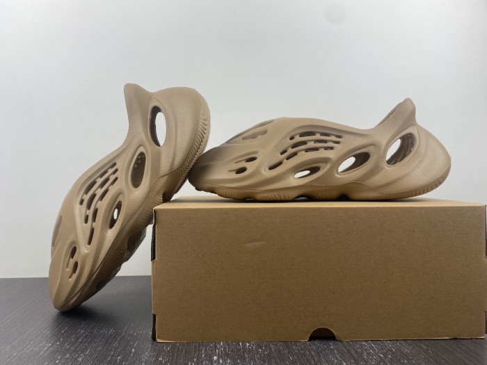 ad1d*s Y**zy foam rnr clay taupe men