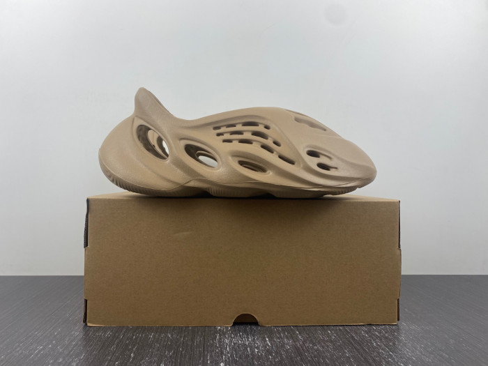 ad1d*s Y**zy foam rnr clay taupe men