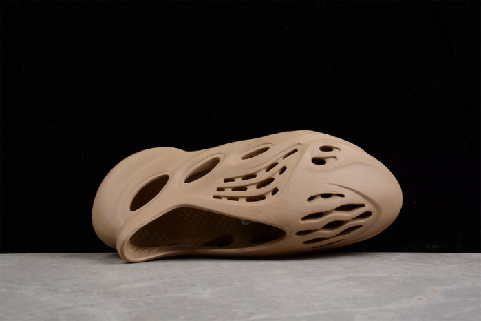 ad1d*s Y**zy foam runner 