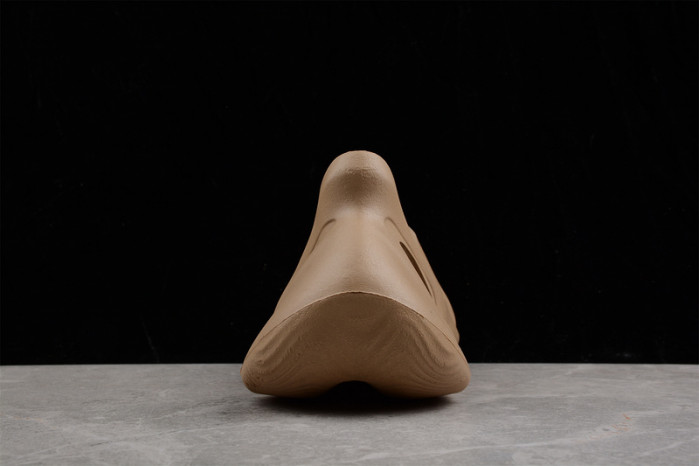 ad1d*s Y**zy foam runner 