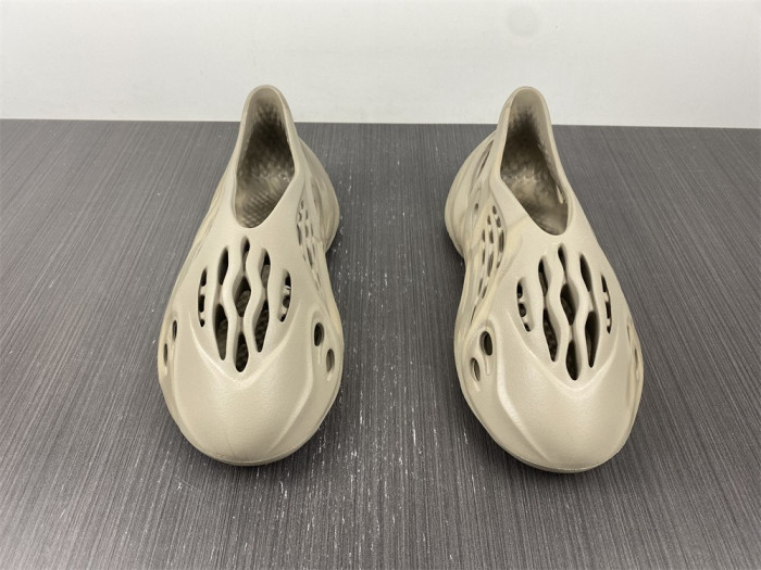 ad1d*s Y**zy foam rnnr stone sage gx4472