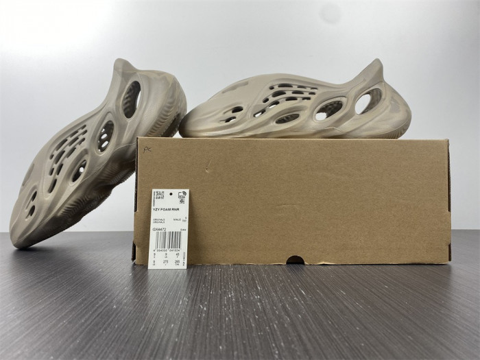 ad1d*s Y**zy foam rnnr stone sage gx4472