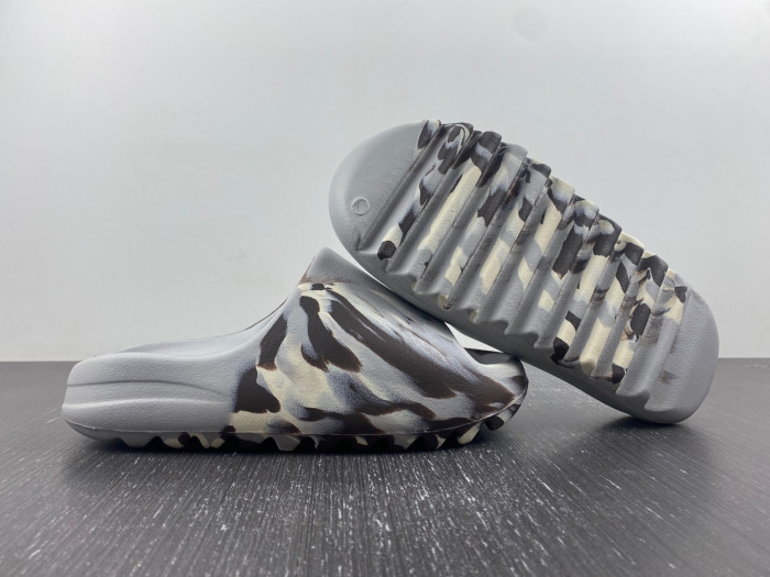 ad1d*s Y**zy slide - gz5553