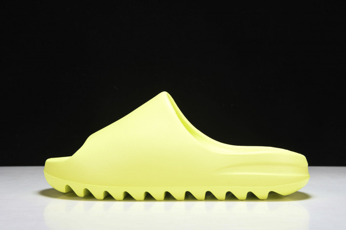 ad1d*s Y**zy slide glow green (2022) hq6447