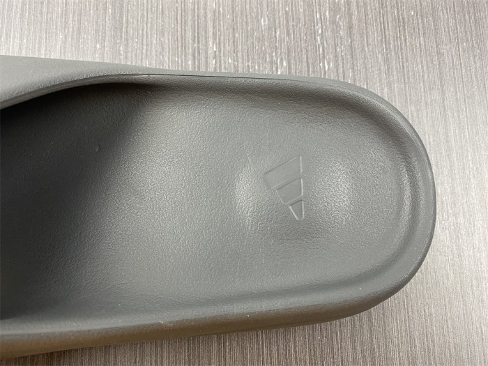 ad1d*s Y**zy slide onyx hq6448