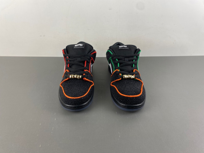 Nike SB Dunk Low Bronx Girls Skate Men