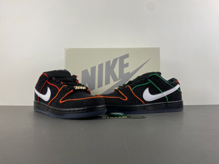 Nike SB Dunk Low Bronx Girls Skate Men
