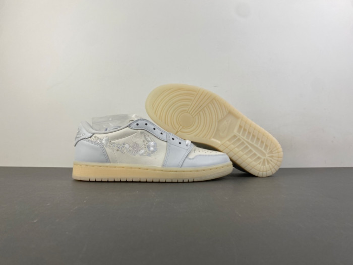 Jordan 1 Retro Low OG Rabbit Floral Swoosh IF4391-100