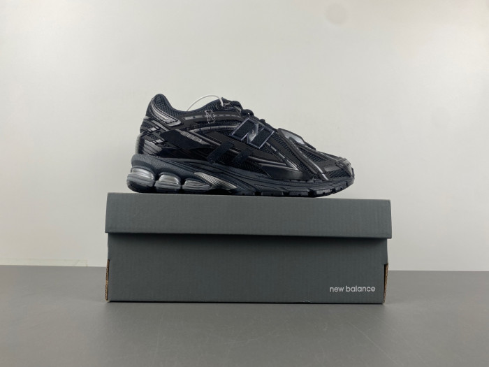 NEW BALANCE 1906A BLACK MEN