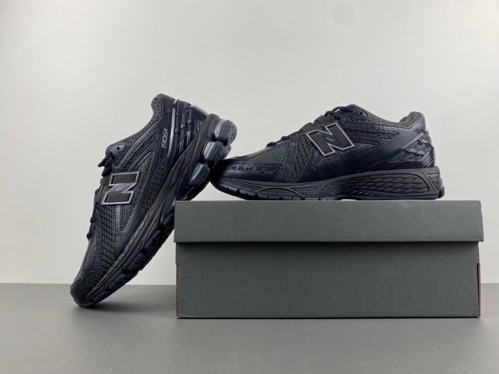NEW BALANCE 1906R BLACK METALLIC M1906RJB
