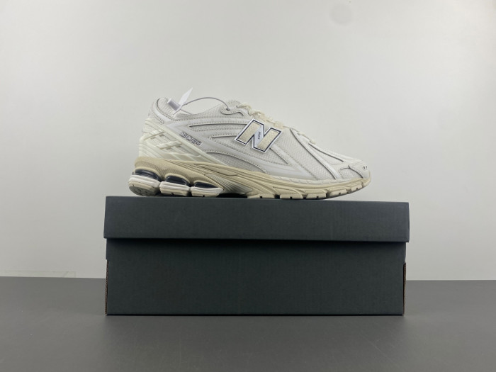 NEW BALANCE 1906R 