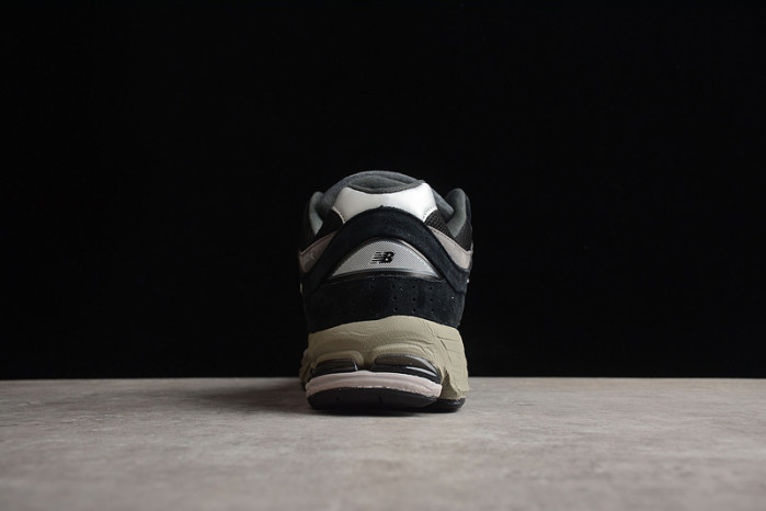 new balance 2002r protection m2002rr1