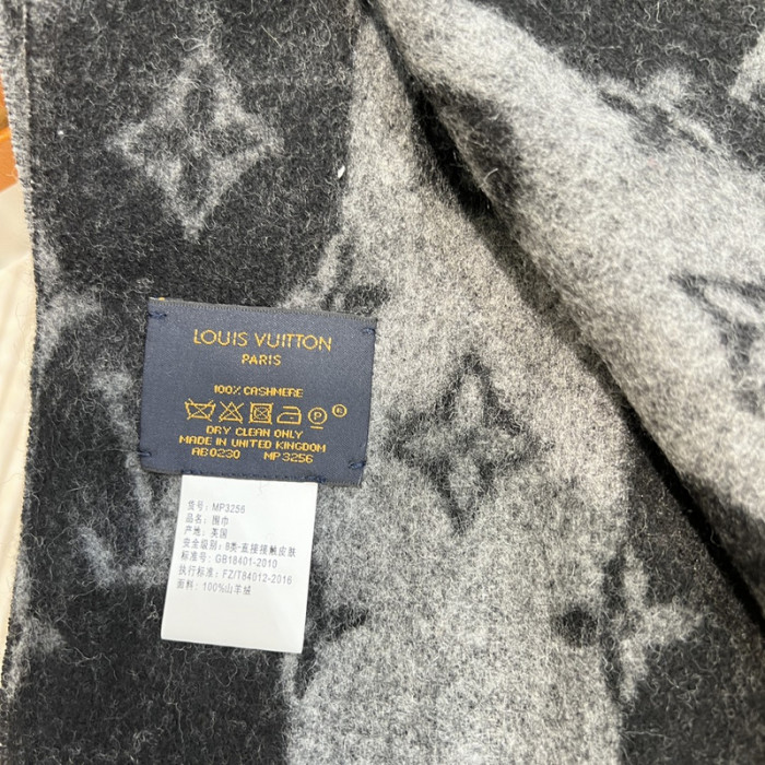 lu vi scarf