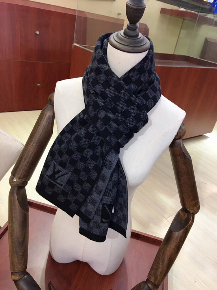 lu vi scarf