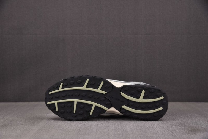 New Balance 204L Silver Metallic Sage Green U204LSWB