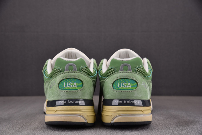 new balance 993 miusa teddy santis chive men